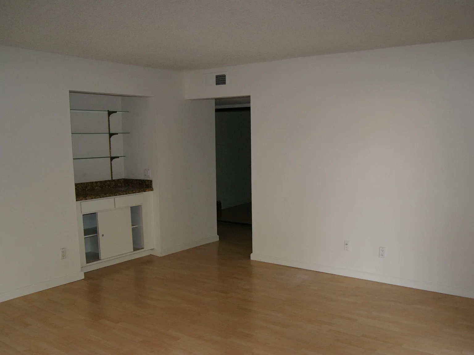 2 bed, 1023 sqft, $2,700 — Photo 4