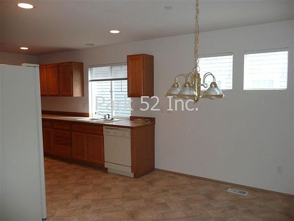 4th image of 1114 Garry Oaks Ave
