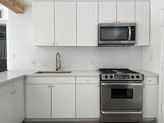 3rd image of 1018 E Polk St APT 2