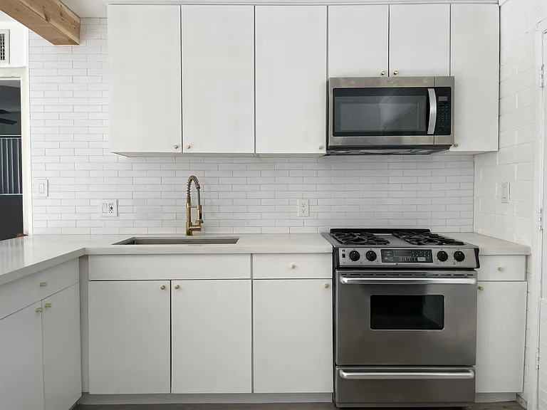 1018 E Polk St #2 — Photo 3