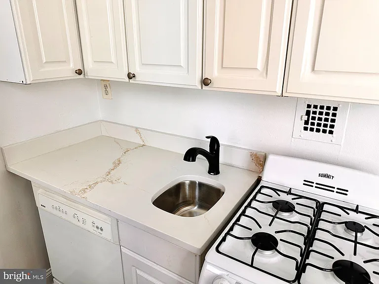 1021 Arlington Blvd #610 — Photo 9