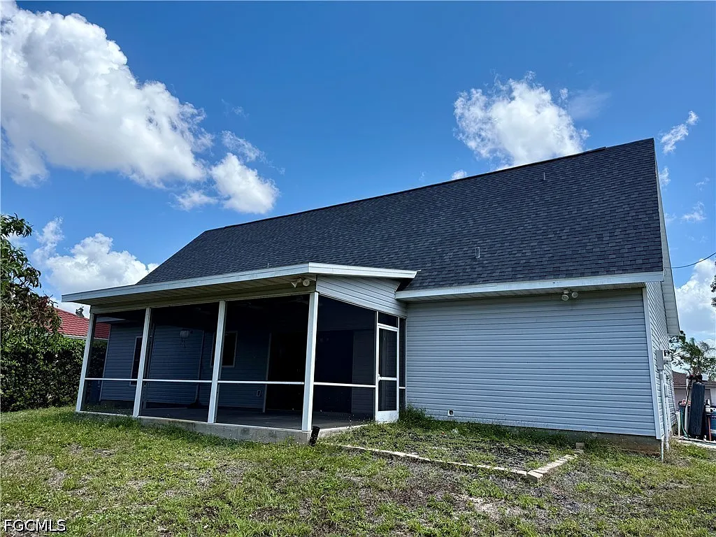 3 bed, 2.5 bath, 2028 sqft, $2,975 — Photo 2