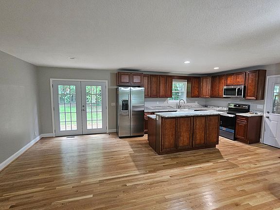 5th image of 9 E Morgan Ln