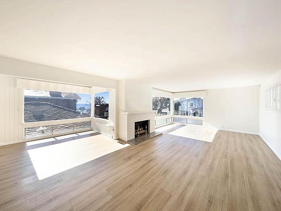 Dining rm on left, living rm on right