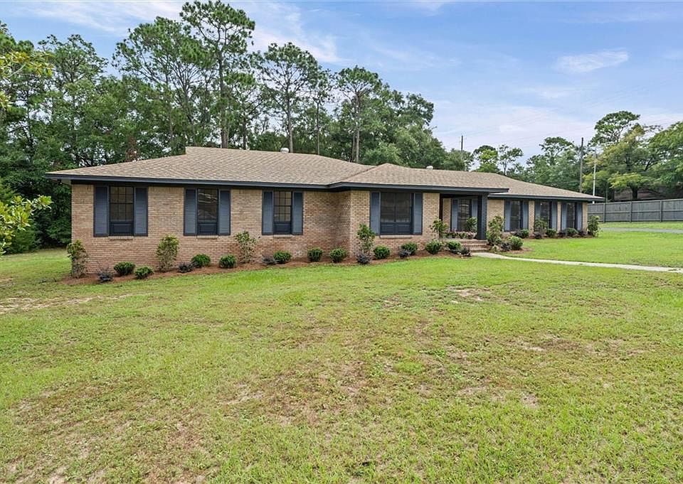1st image of 241 Suzanne Cir