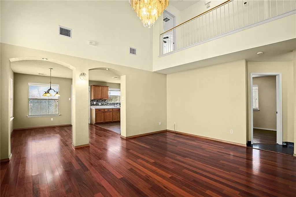 4 bed, 3.0 bath, 1909 sqft, $2,295 — Photo 3