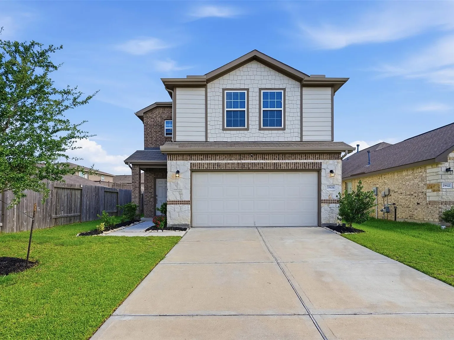 3 bed, 2.5 bath, 1692 sqft, $2,200 — Photo 1