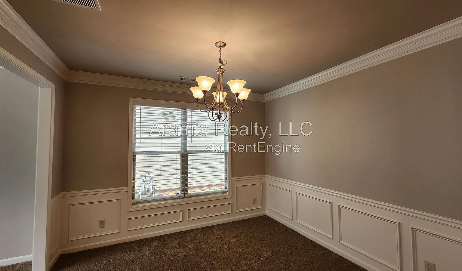 4 bed, 2.5 bath, 2585 sqft, $2,195 — Photo 4