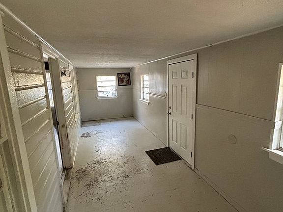 2nd image of 13700 Castelin Ave