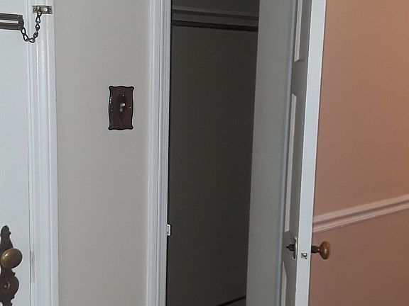 Closet in Livrm-Dinrm
