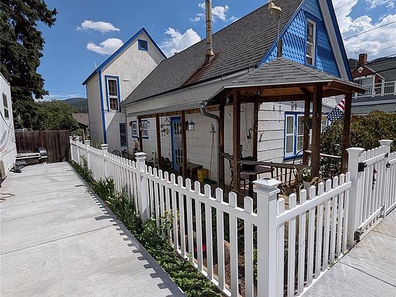 2nd image of 222 10th Avenue