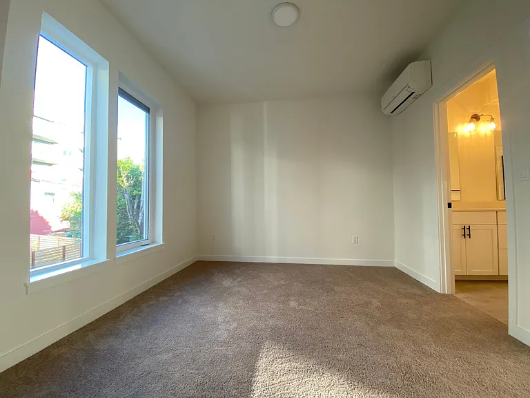 5240 Brooklyn Ave NE #C — Photo 8