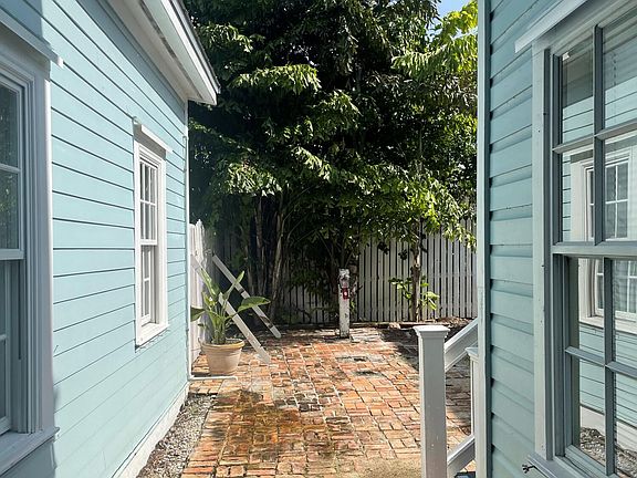 3rd image of 1209 E William St #5