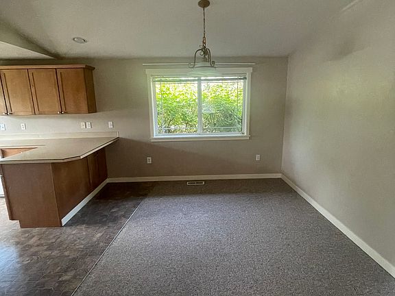 4th image of 616 W Pine St
