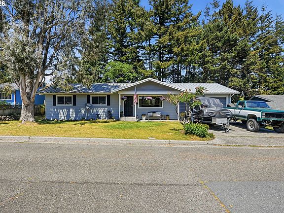 2nd image of 3854 Vista Dr