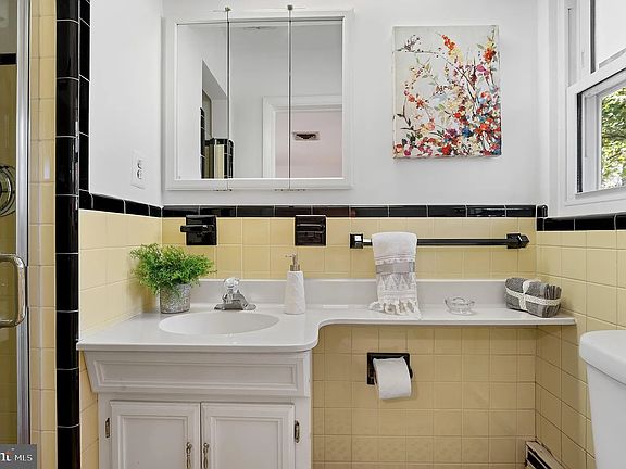 5th image of 1006 Strout St