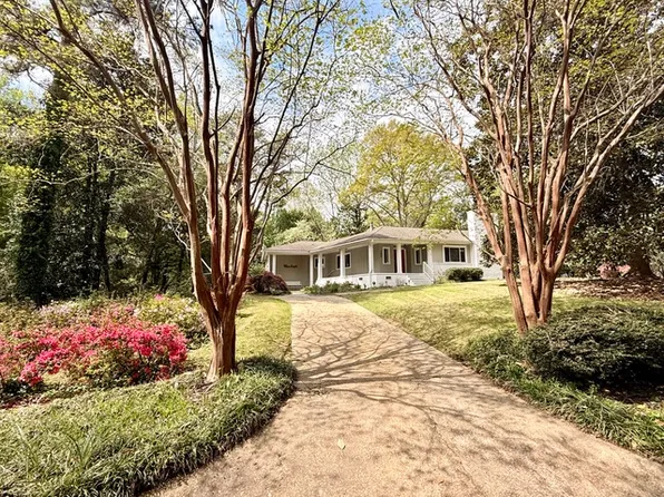 285 Cary Dr, Auburn, AL 36830