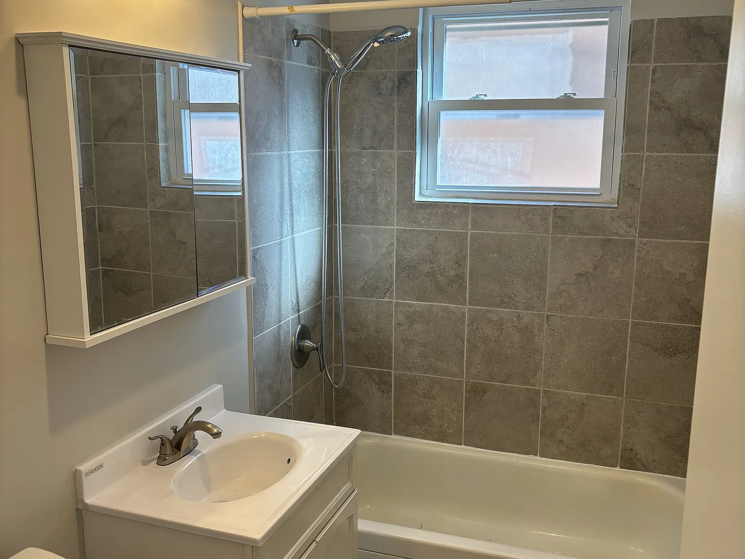 2 bed, 900 sqft, $1,500 — Photo 3