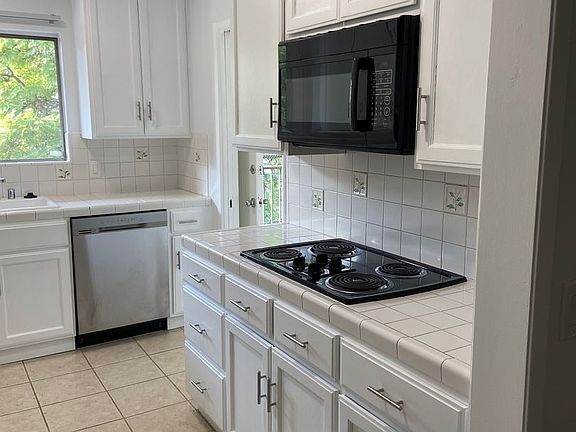 5th image of 1420 Rexford Dr #56c073a95