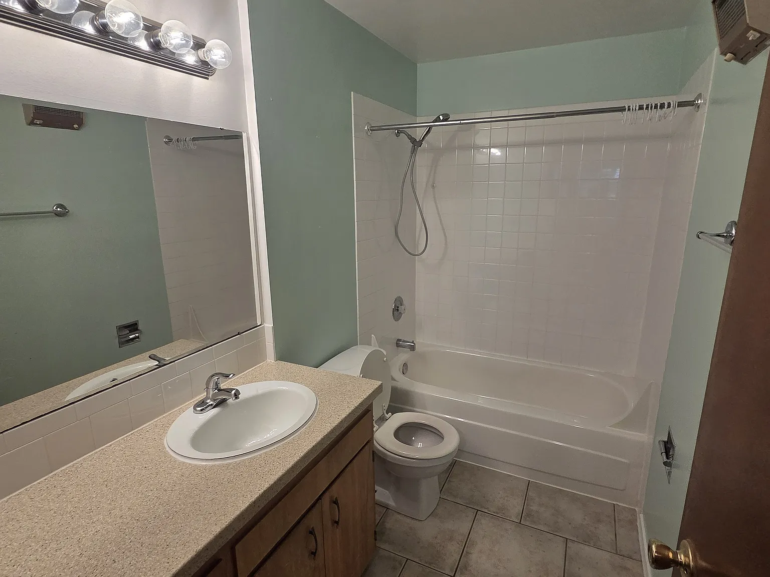 1 bed, 600 sqft, $1,050 — Photo 3