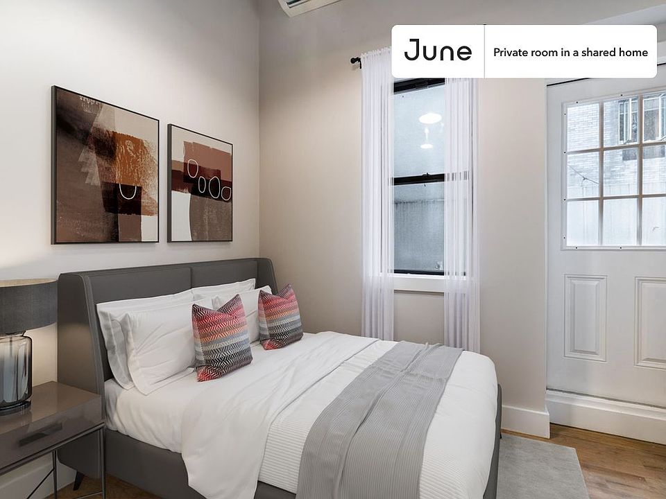 1st image of 90 Manhattan Ave #D