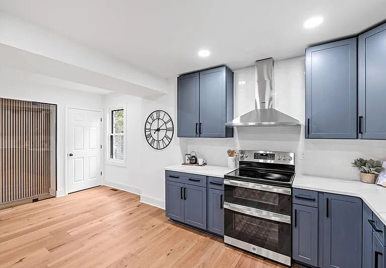 28 Douglas Dr — Photo 18