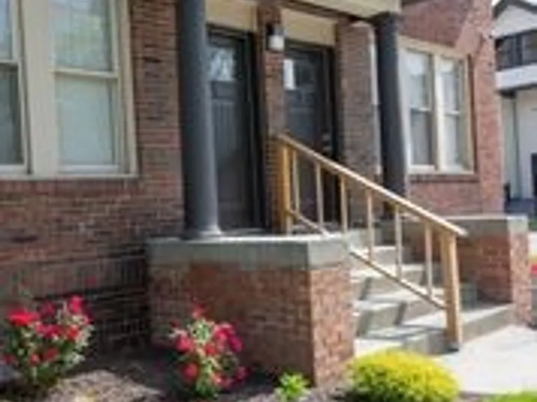 670 E 17th St #1 — Photo 9