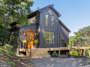 435 Ponds Ct, Berkeley Springs, WV 25411