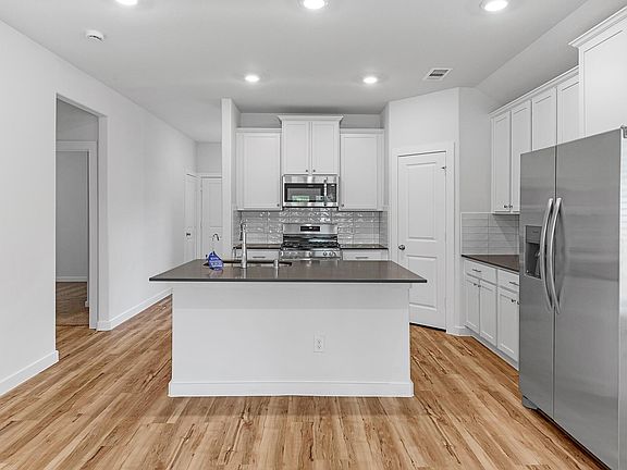 3rd image of 17219 Bluebonnet Creek Trl