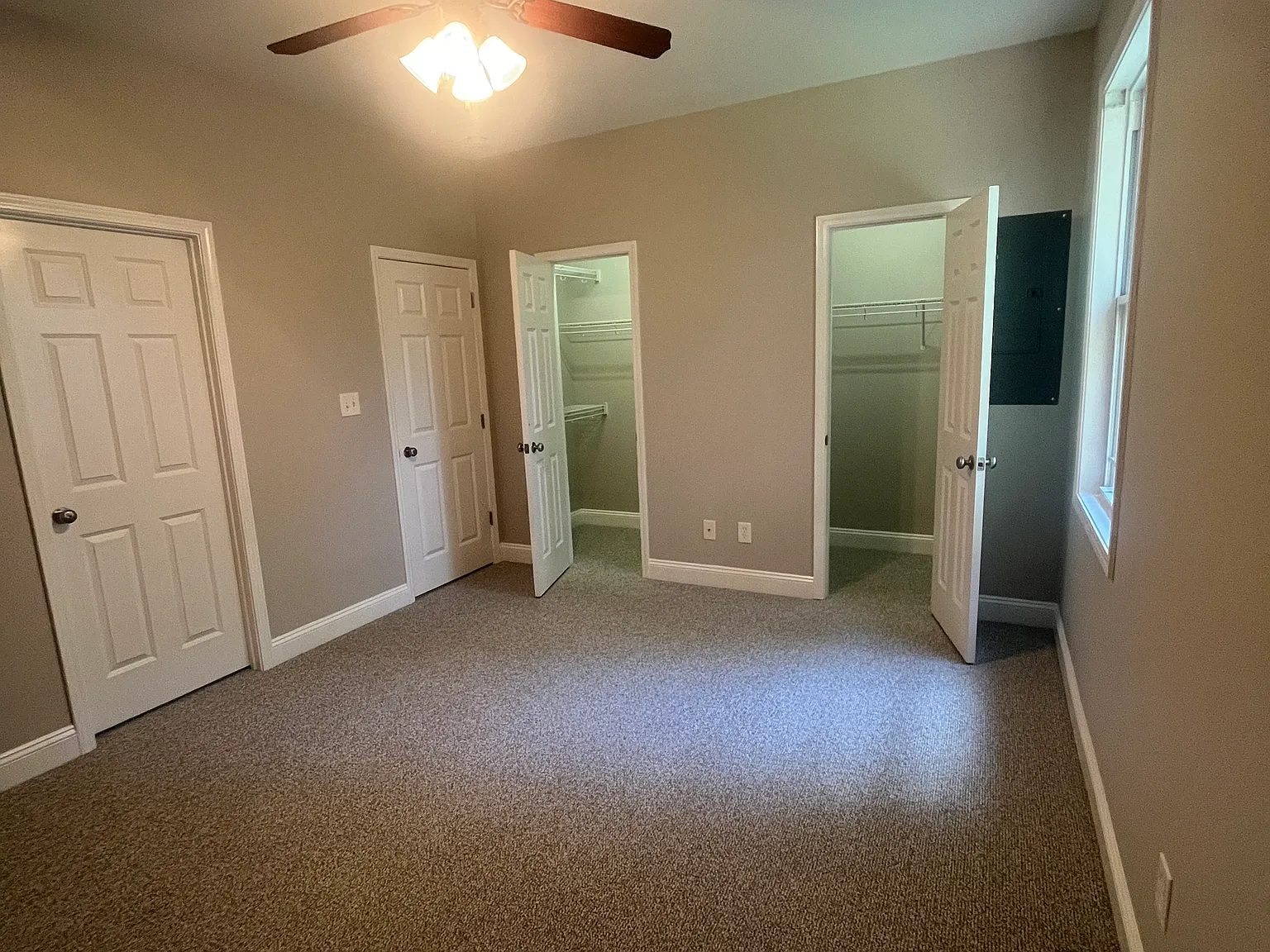 3 bed, $1,450 — Photo 2