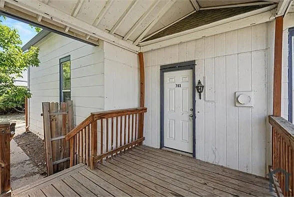 703 Meade St — Photo 4