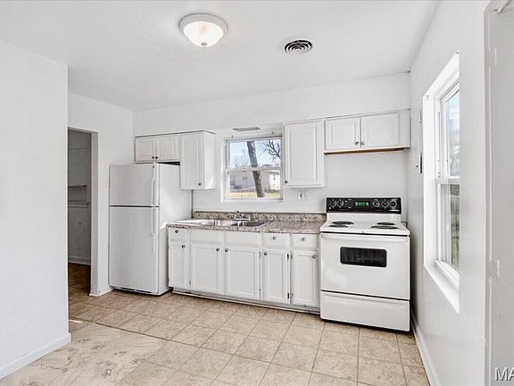 4th image of 1238 Maple Ave