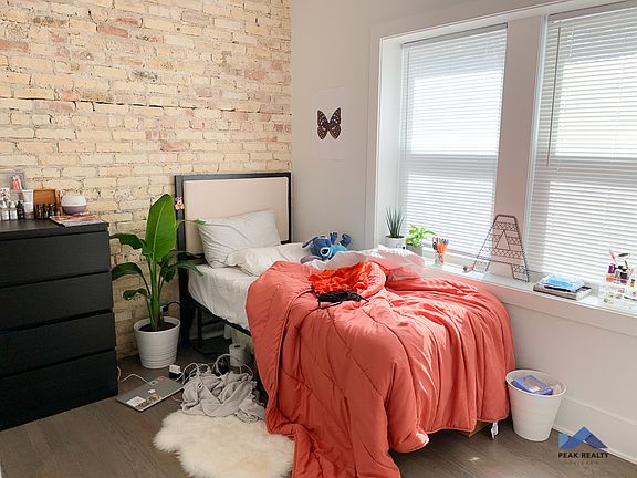 5th image of 3401 N Hamlin Ave #1