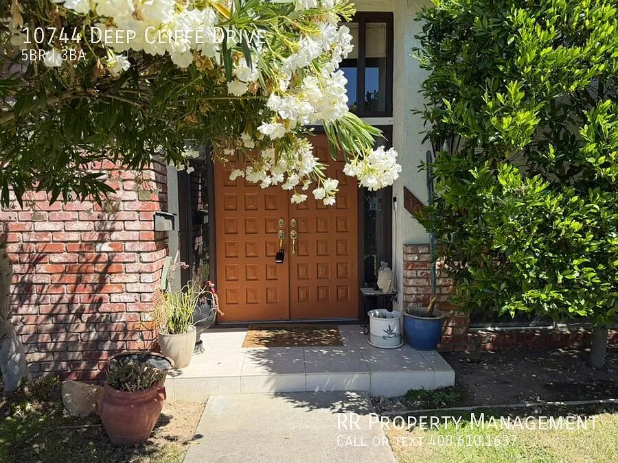 Elegant 6BR/3BA Home in Cupertino Monta Vista School District — Photo 2