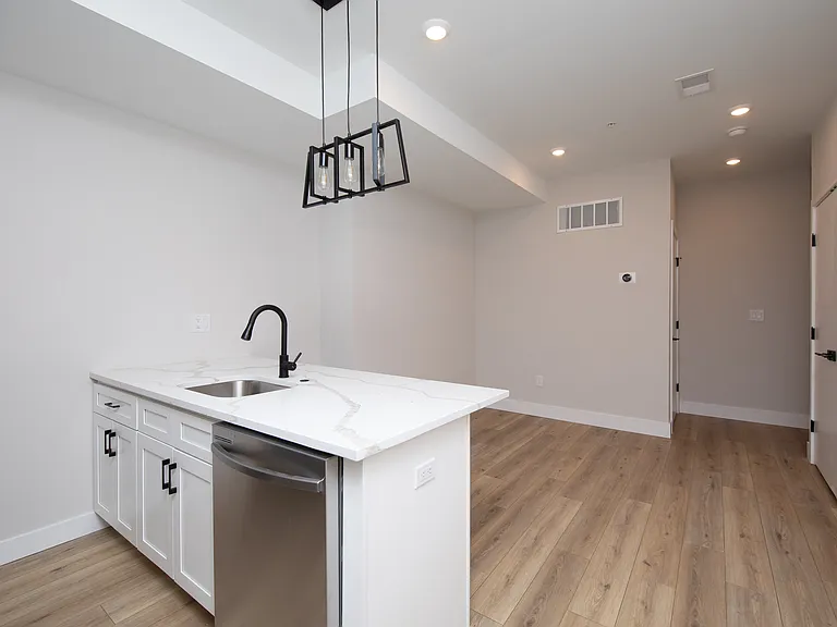 935 W Dauphin St #B — Photo 6