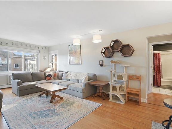 2nd image of 1647 W Farwell Ave APT 3C