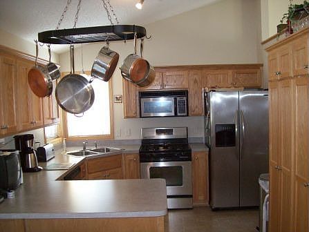 Vltd ktchn w/lots of cab, cnter & pntry space.  Crner snk & wndw, ss app