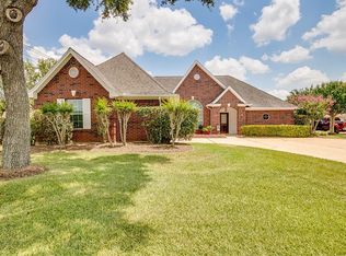 1601 Keystone Dr, Friendswood, TX 77546