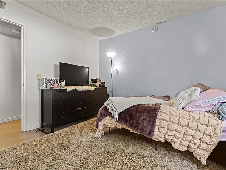 22700 Lakeway Dr #331 — Photo 12