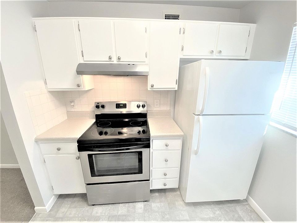 1st image of 150 41st Ave N #306