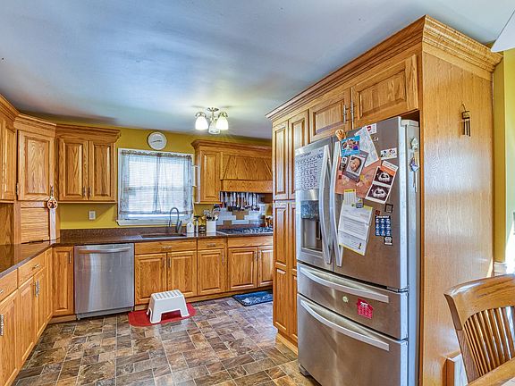 4th image of 685 Partridge Ave