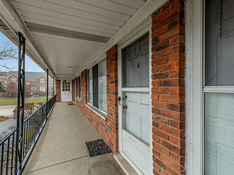 1 bed, 1.0 bath, 670 sqft, $1,225 — Photo 16