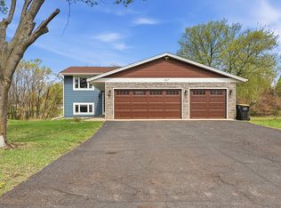 1917 Heritage Dr, Shakopee, MN 55379