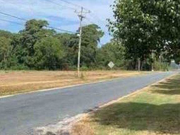 Exterior Neighborhood (street photo)