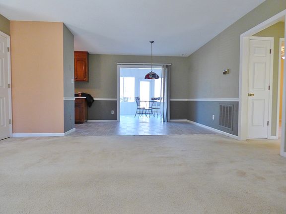 Gr8 room looking @dining rm