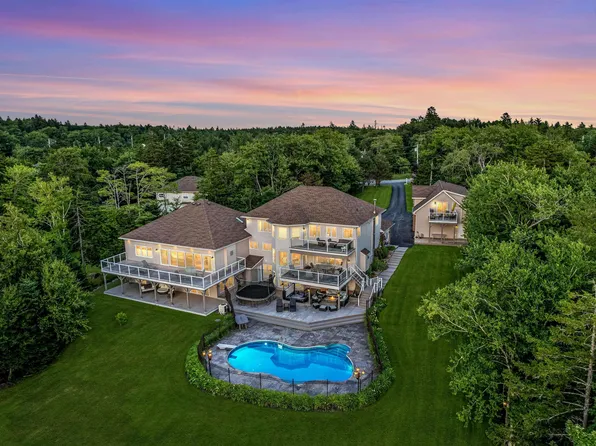 47 Long Lake Dr, Halifax, NS B4B 1K6