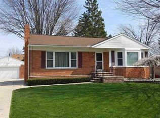 39338 Columbia St, Harrison Township, MI 48045