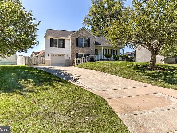 2nd image of 1304 Harden Ln