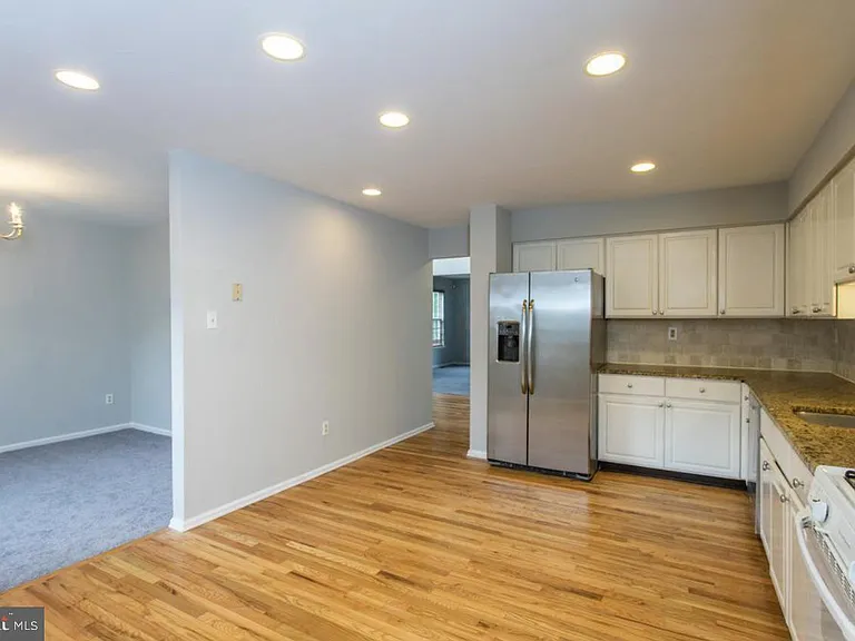105 Farrington Ct — Photo 6