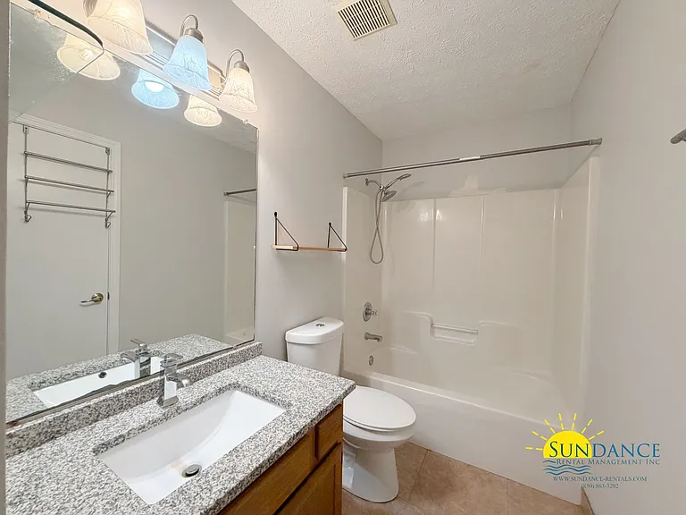 2400 Suwanee Ln — Photo 16
